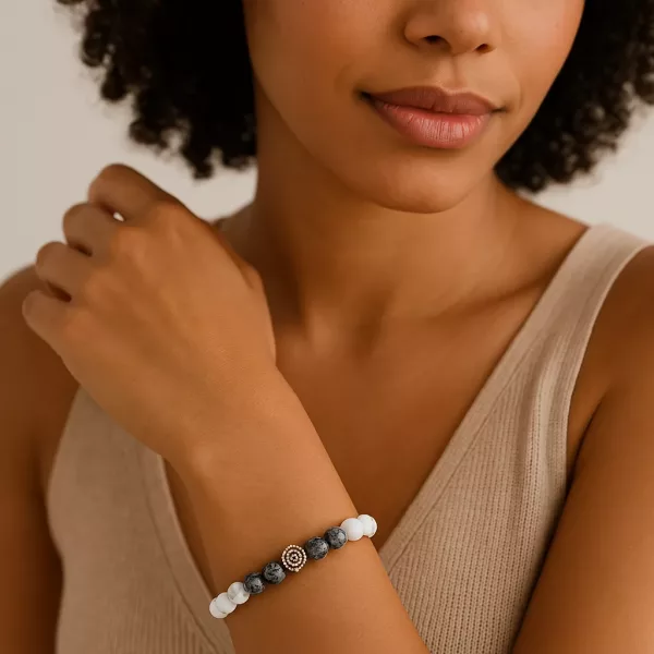 Bracelet Ewé <br> Pierres d’obsidienne flocon et de Howlite